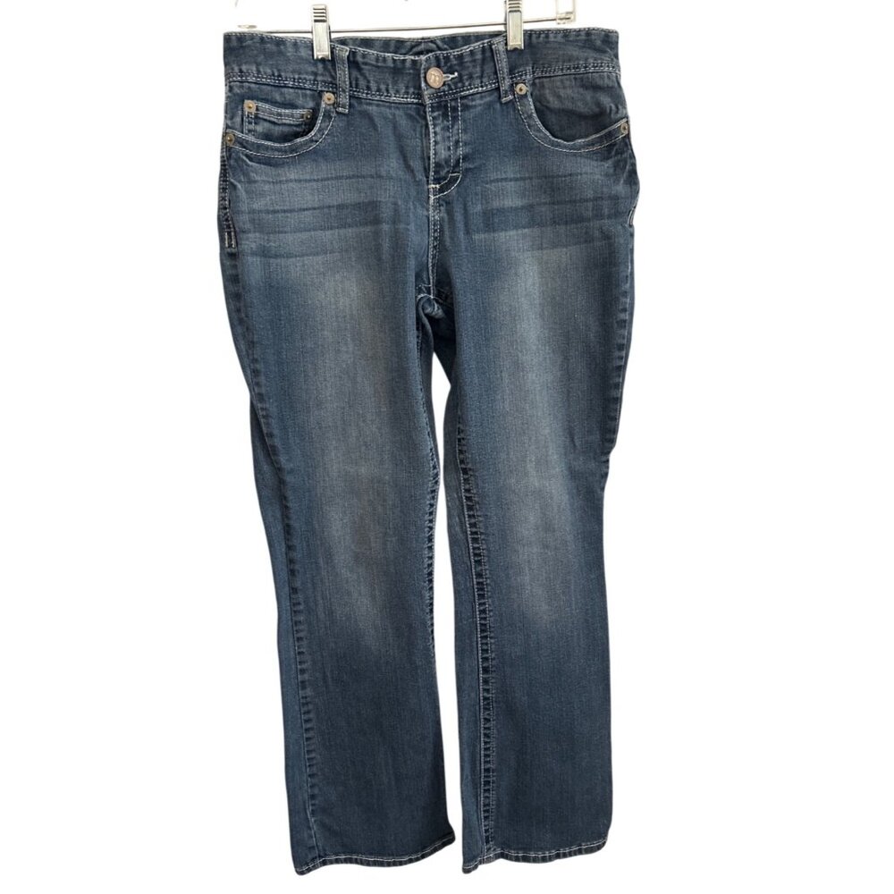Maurices Womens 11/12 Reg Blue Denim Jeans With Embroidered Back Pockets